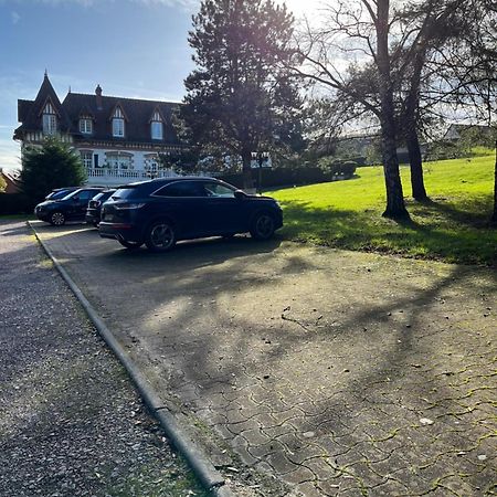 Un Appartement Dans Un Chateau Deauville Exterior foto